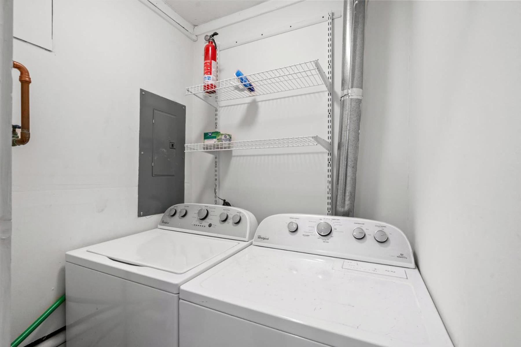 Chateau By The Sea Breezy Oceanfront Unit G2 Hébergement de vacances